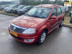 Rood Gebruikt 2009 Dacia Logan MCV Lauréate MPV | € 1.750 (Eerlijke prijs)