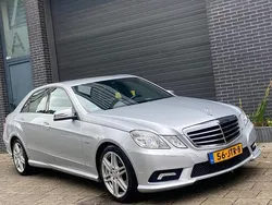Grijs, metallic lak Gebruikt 2009 Mercedes E250 AMG Sedan | € 10.999 (Super prijs)