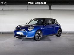 Blazing blue Gebruikt 2025 Mini Cooper Favoured Hatchback | € 32.500 (Duur)