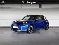 Blazing blue Gebruikt 2025 Mini Cooper Favoured Hatchback | € 32.500 (Duur)
