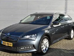 Grijs Gebruikt 2020 Skoda Superb Stationwagen | € 23.880 (Eerlijke prijs)