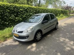 Grijs Gebruikt 2008 Renault Clio II Hatchback | € 1.350 (Goede deal)