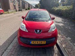 Rood Gebruikt 2005 Peugeot 107 Hatchback | € 1.350 (Eerlijke prijs)