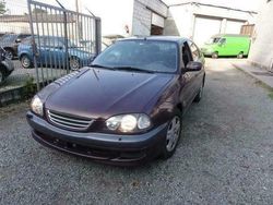 Rood Gebruikt 1999 Toyota Avensis Sedan | € 1.950