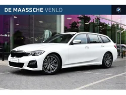 Wit, metallic lak Gebruikt 2019 BMW 330 Executive Stationwagen | € 33.950 (Iets duurder)