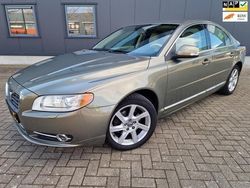 Groen, metallic lak Gebruikt 2009 Volvo S80 Summum Sedan | € 5.999 (Eerlijke prijs)