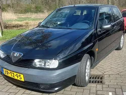 Zwart Gebruikt 1999 Alfa Romeo 147 Hatchback | € 1.800