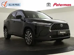 Zwart, metallic lak Gebruikt 2024 Toyota Corolla Cross Edition SUV | € 36.899 (Eerlijke prijs)