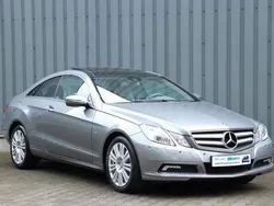 Grijs, metallic lak Gebruikt 2009 Mercedes E350 Coupé | € 22.500 (Duur)