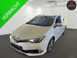 Wit Gebruikt 2016 Toyota Auris Touring Sports Executive Stationwagen | € 15.745 (Goede deal)