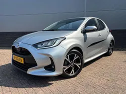Grijs Gebruikt 2022 Toyota Yaris Hybrid Hatchback | € 22.480 (Eerlijke prijs)