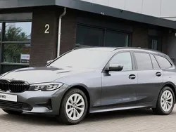 Grijs Gebruikt 2022 BMW 318 Advantage Stationwagen | € 24.950 (Goede deal)