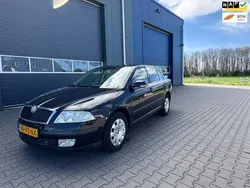 Zwart Gebruikt 2005 Skoda Octavia Ambiente Hatchback | € 1.945 (Super prijs)