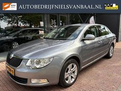 Grijs Gebruikt 2011 Skoda Superb Ambition Hatchback | € 8.499 (Eerlijke prijs)