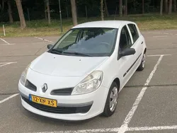 Wit Gebruikt 2007 Renault Clio II Authentique Hatchback | € 1.100 (Eerlijke prijs)