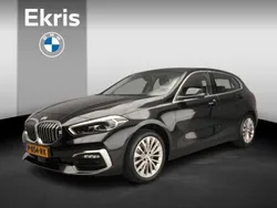 Zwart, metallic lak Gebruikt 2022 BMW 118 Basis Hatchback | € 25.900 (Eerlijke prijs)