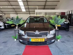Bruin Gebruikt 2013 Skoda Superb Stationwagen | € 3.950 (Goede deal)
