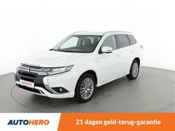 Wit (metallic) Gebruikt 2020 Mitsubishi Outlander P-HEV SUV | € 19.749 (Super prijs)
