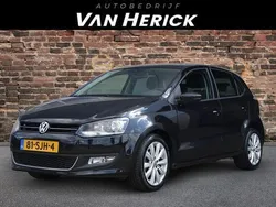 Zwart, metallic lak Gebruikt 2011 VW Polo Highline Hatchback | € 9.945 (Eerlijke prijs)