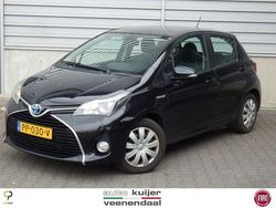 Zwart Gebruikt 2015 Toyota Yaris Hatchback | € 9.740 (Eerlijke prijs)