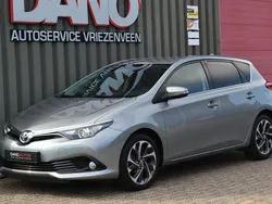 Grijs, metallic lak Gebruikt 2016 Toyota Auris Hatchback | € 11.950 (Eerlijke prijs)