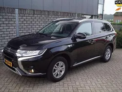 Zwart, metallic lak Gebruikt 2019 Mitsubishi Outlander P-HEV SUV | € 20.850 (Goede deal)