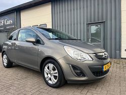 Bruin Gebruikt 2011 Opel Corsa Selection Hatchback | € 2.995 (Eerlijke prijs)