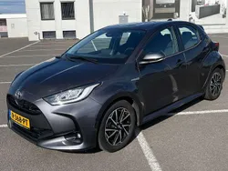 Grijs Gebruikt 2020 Toyota Yaris Hybrid Edition Hatchback | € 18.700 (Goede deal)