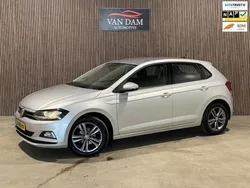 Grijs, metallic lak Gebruikt 2019 VW Polo Highline Hatchback | € 10.900 (Goede deal)