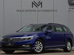 Blauw, metallic lak Gebruikt 2022 VW Passat Business Stationwagen | € 29.440 (Eerlijke prijs)