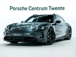 Grijs, metallic lak Gebruikt 2024 Porsche Taycan Cross Turismo Sedan | € 99.900