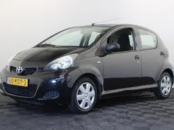Zwart, metallic lak Gebruikt 2009 Toyota Aygo Hatchback | € 2.250 (Eerlijke prijs)