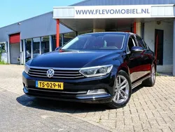 Zwart, metallic lak Gebruikt 2014 VW Passat Highline Sedan | € 11.450 (Eerlijke prijs)