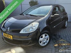 Zwart Gebruikt 2008 Renault Clio II Expression Hatchback | € 999 (Goede deal)