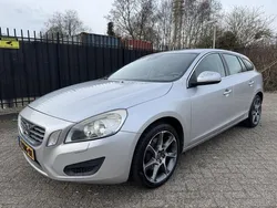 Grijs, metallic lak Gebruikt 2011 Volvo V60 Summum Stationwagen | € 8.950 (Eerlijke prijs)