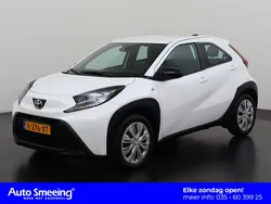 Wit Gebruikt 2024 Toyota Aygo Play Hatchback | € 17.945 (Eerlijke prijs)