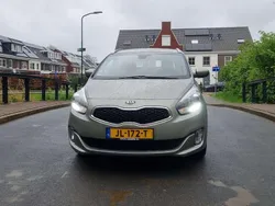 Grijs Gebruikt 2016 Kia Carens MPV | € 14.999 (Eerlijke prijs)