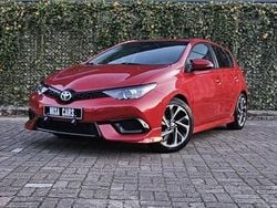 Rood Gebruikt 2017 Toyota Corolla Sedan | € 15.850 (Super prijs)