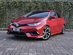 Rood Gebruikt 2017 Toyota Corolla Sedan | € 15.850 (Super prijs)
