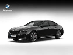 Zwart Gebruikt 2024 BMW 520 M Sport Sedan | € 62.950 (Eerlijke prijs)