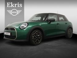 Groen Nieuw 2025 Mini Cooper Favoured Hatchback | € 36.100 (Super prijs)