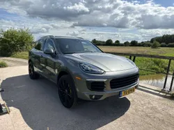 Grijs, metallic lak Gebruikt 2015 Porsche Cayenne SUV | € 29.990 (Goede deal)
