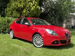 Rood Gebruikt 2015 Alfa Romeo Giulietta Hatchback | € 11.950 (Eerlijke prijs)