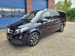 Zwart Gebruikt 2022 Mercedes V220 MPV | € 49.500