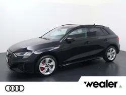 Zwart, metallic lak Gebruikt 2024 Audi A3 Sportback e-tron Competition Sedan | € 37.940 (Super prijs)