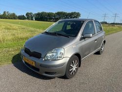 Grijs Gebruikt 2004 Toyota Yaris Hatchback | € 1.495 (Goede deal)
