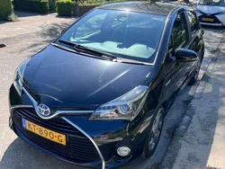 Zwart Gebruikt 2016 Toyota Yaris Hybrid Trend MPV | € 13.800 (Eerlijke prijs)