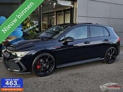 Zwart, metallic lak Gebruikt 2023 VW Golf VIII Style Hatchback | € 34.995 (Eerlijke prijs)