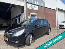 Zwart Gebruikt 2009 Opel Corsa Selection Hatchback | € 2.249 (Goede deal)