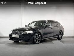 Saphirschwarz (donker zwart) Gebruikt 2024 BMW 318 M Sport Stationwagen | € 42.899 (Eerlijke prijs)